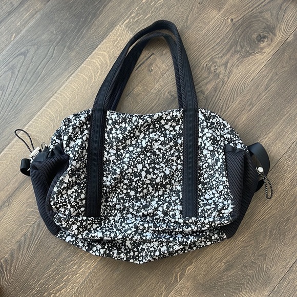 Lululemon Duffle Bag - Picture 3 of 11